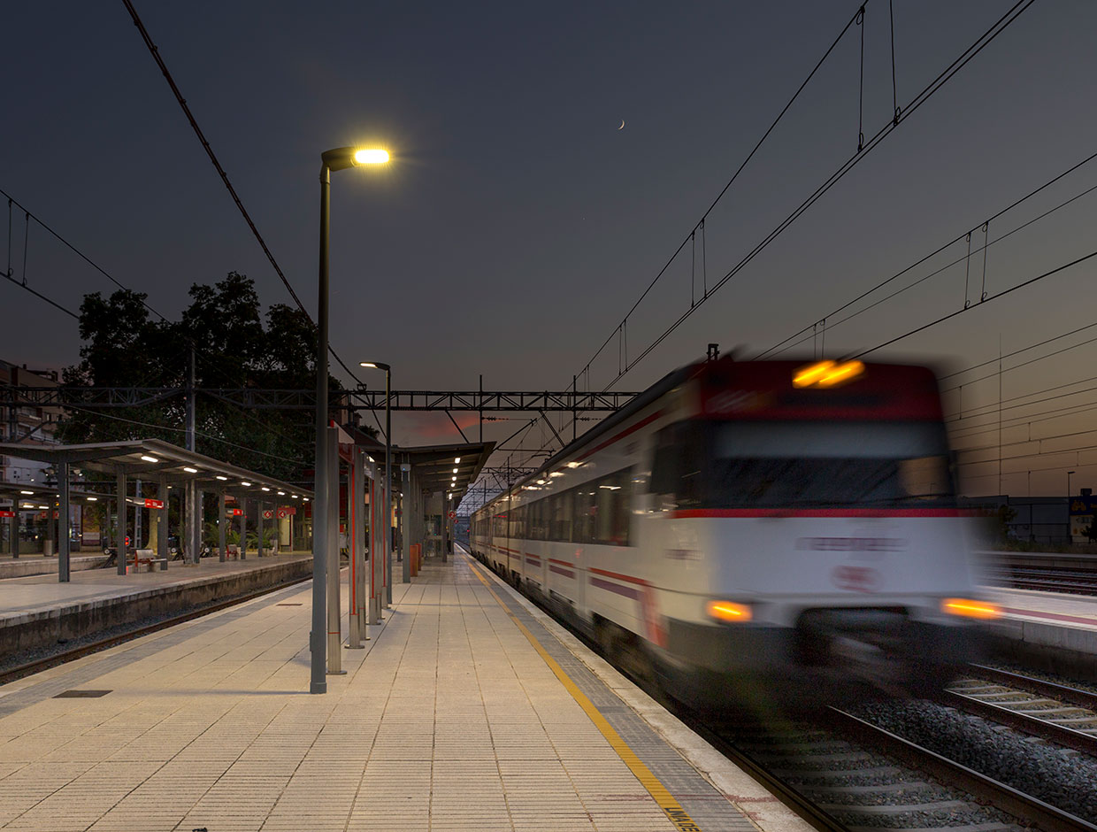 Schréder lighting solutions reduce costs and carbon footprint for rail operators while guaranteeing a safe and comfortable environment for passengers and employees